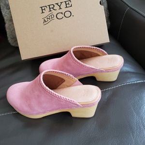 Frye and Co. Size 9.5 pink clogs